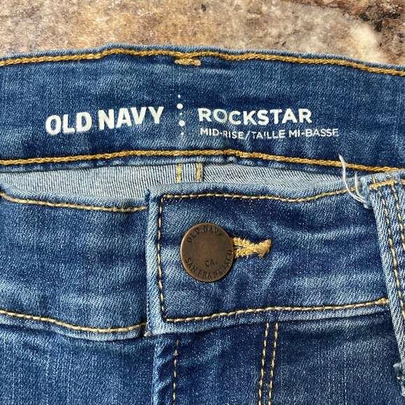 Old Navy Rockstar Mis Rise Jeans - Picture 3 of 5